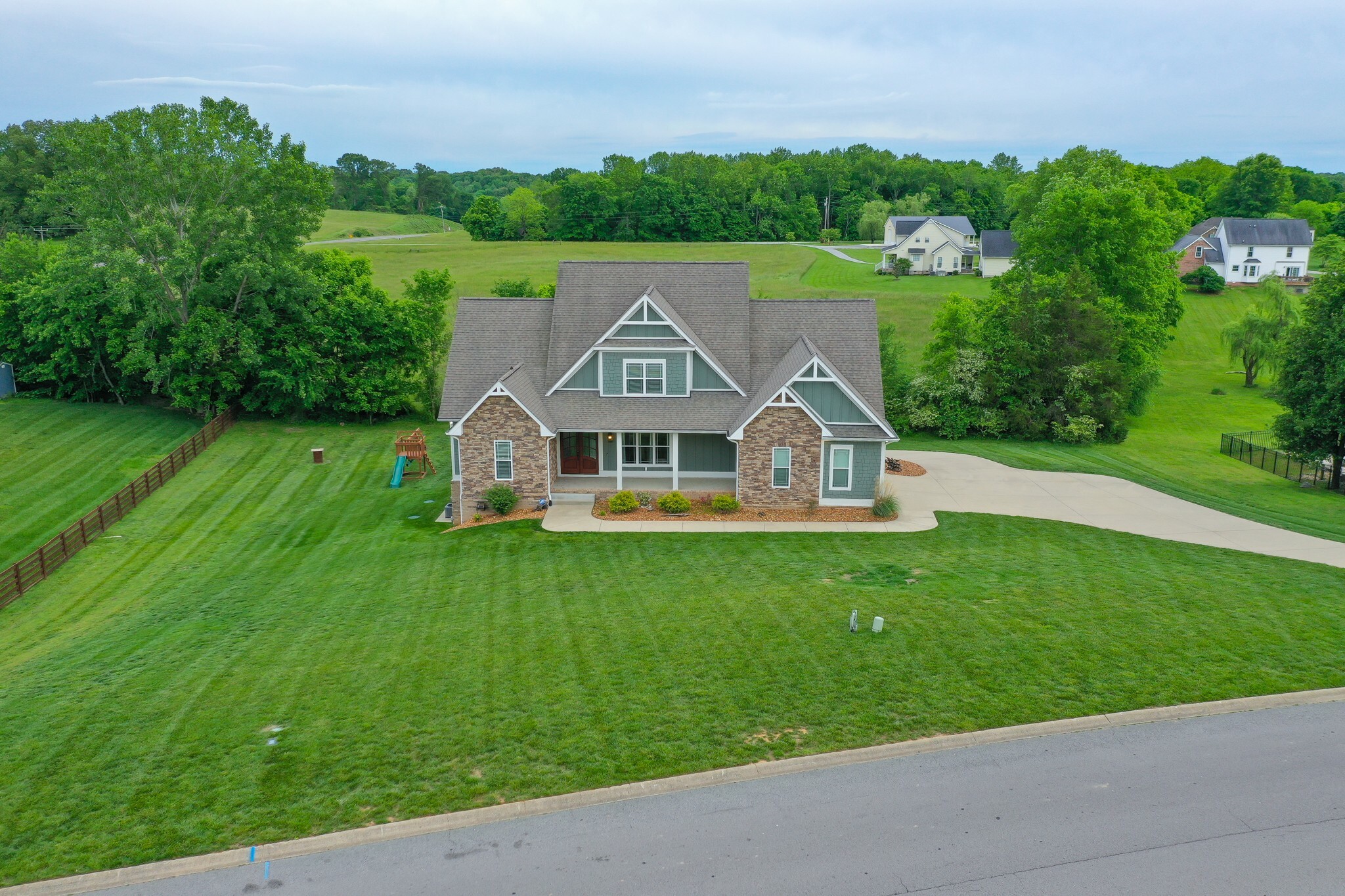 Property Photo: 864 S Ridge Trl TN 37043