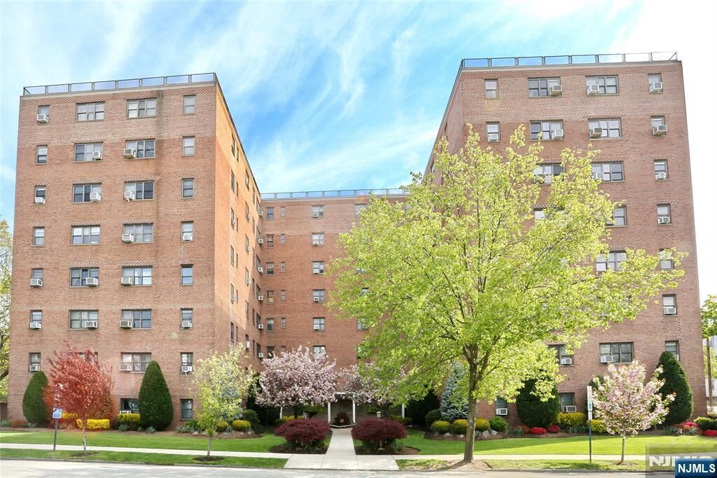 Property Photo:  208 Anderson S6d  NJ 07601 