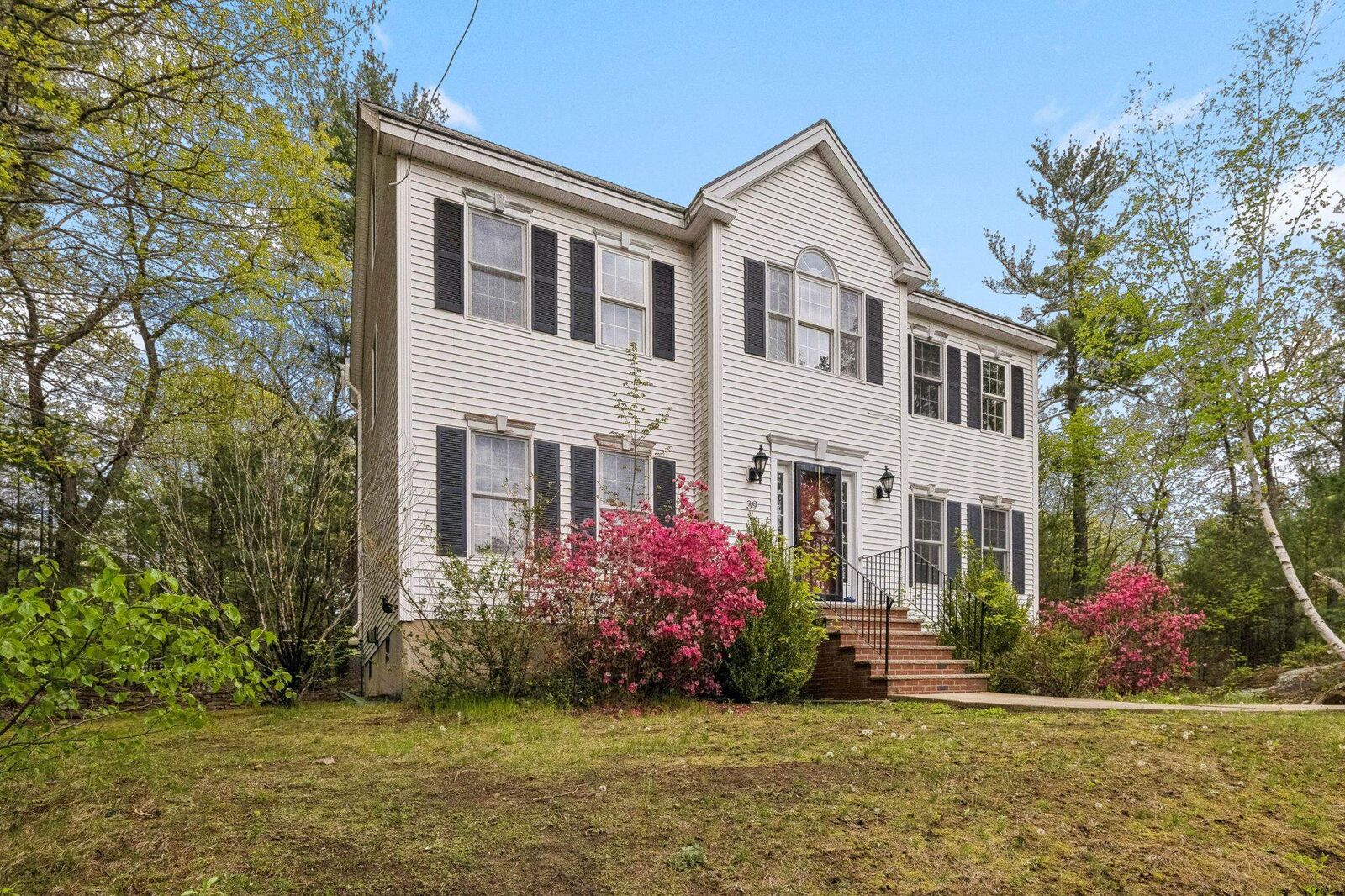Property Photo: 39 Windsor Boulevard NH 03053