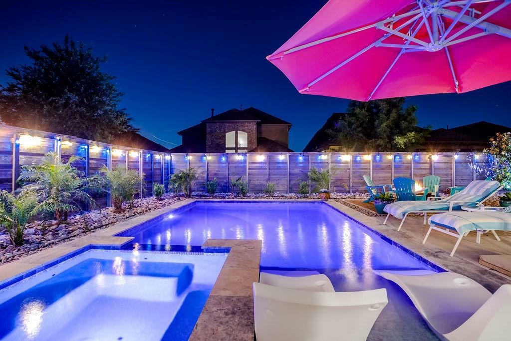 Property Photo: 828 Parkland Drive TX 76227