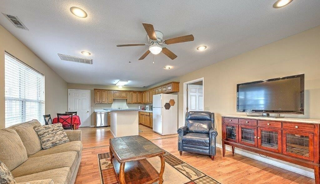 Property Photo: 400 N Oliver Avenue AR 72701