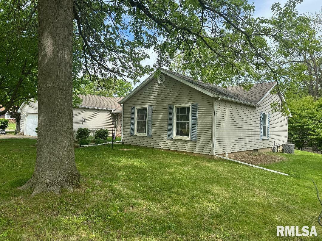 Property Photo: 1635 W Country Oaks Court IL 61525