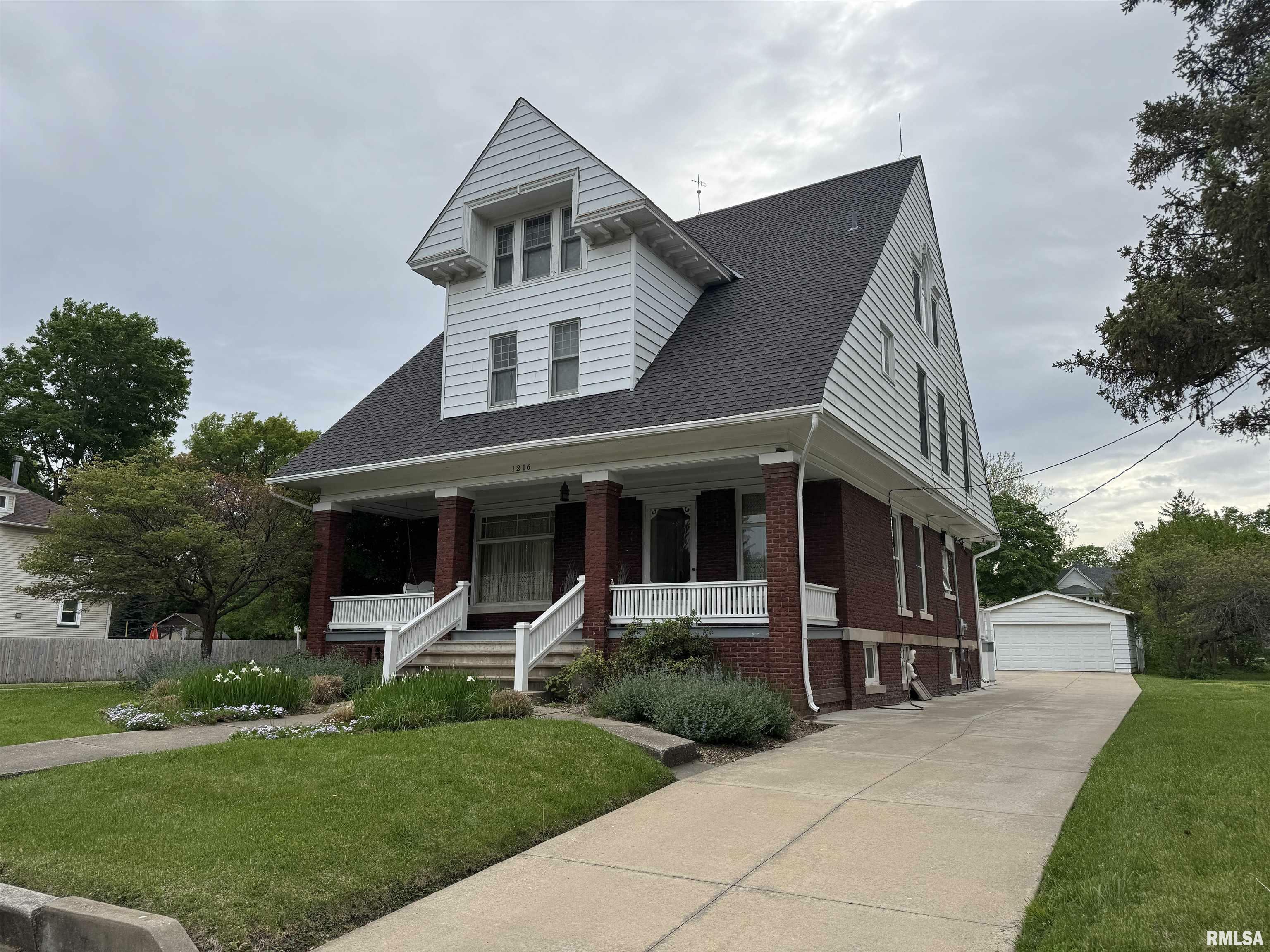 Property Photo: 1216 N Cherry Street IL 61401