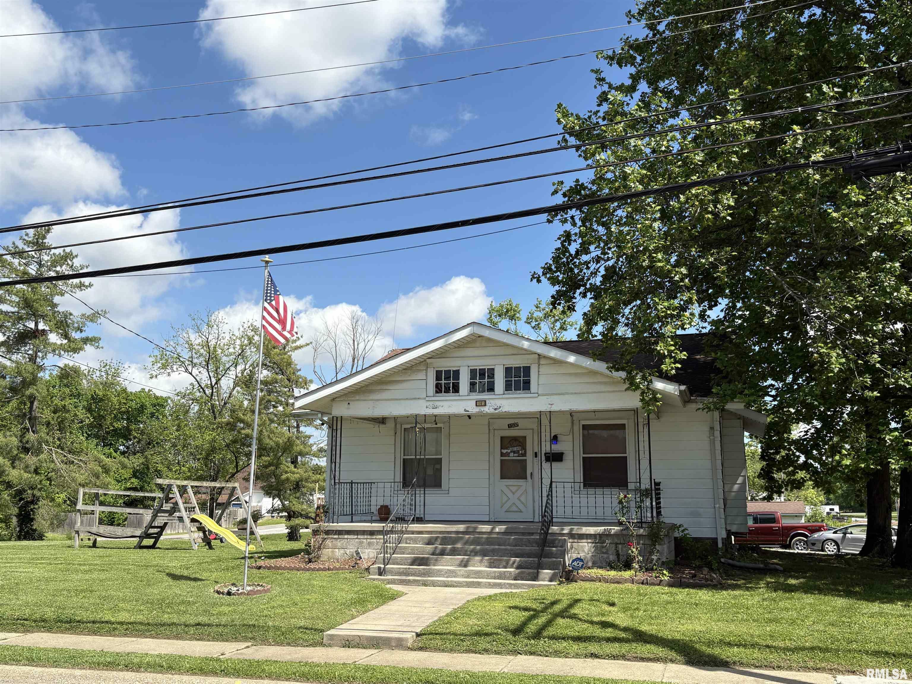 Property Photo: 1502 Gartside Street IL 62966