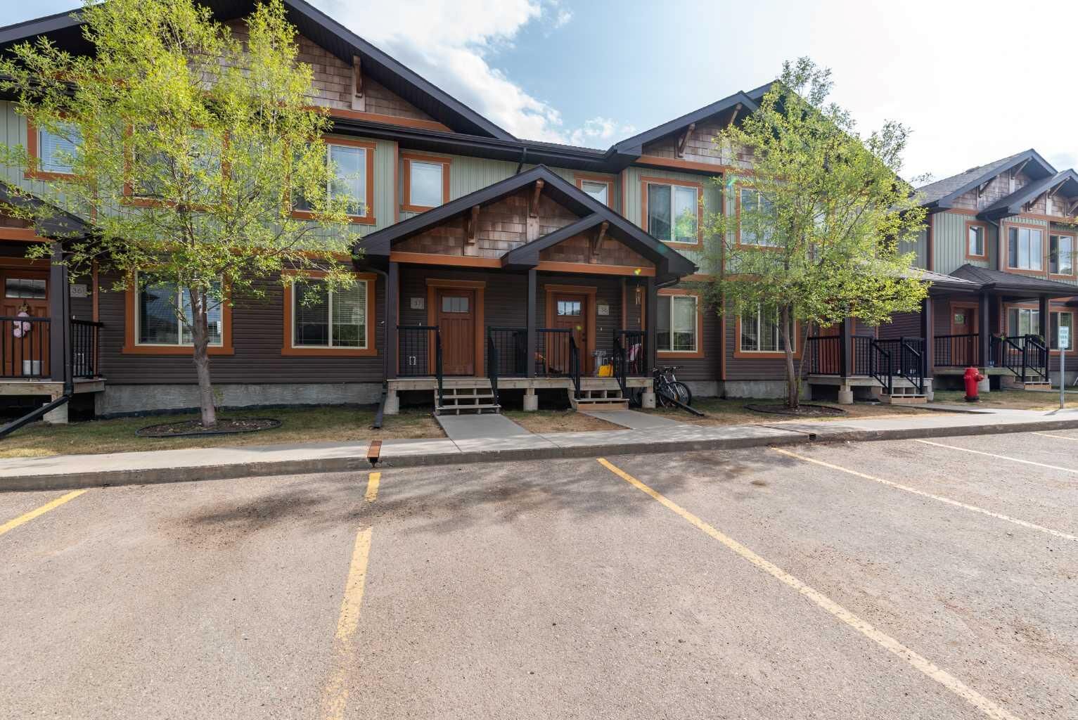 Property Photo: 4008 41 Avenue 37 SK S9V 1Y5