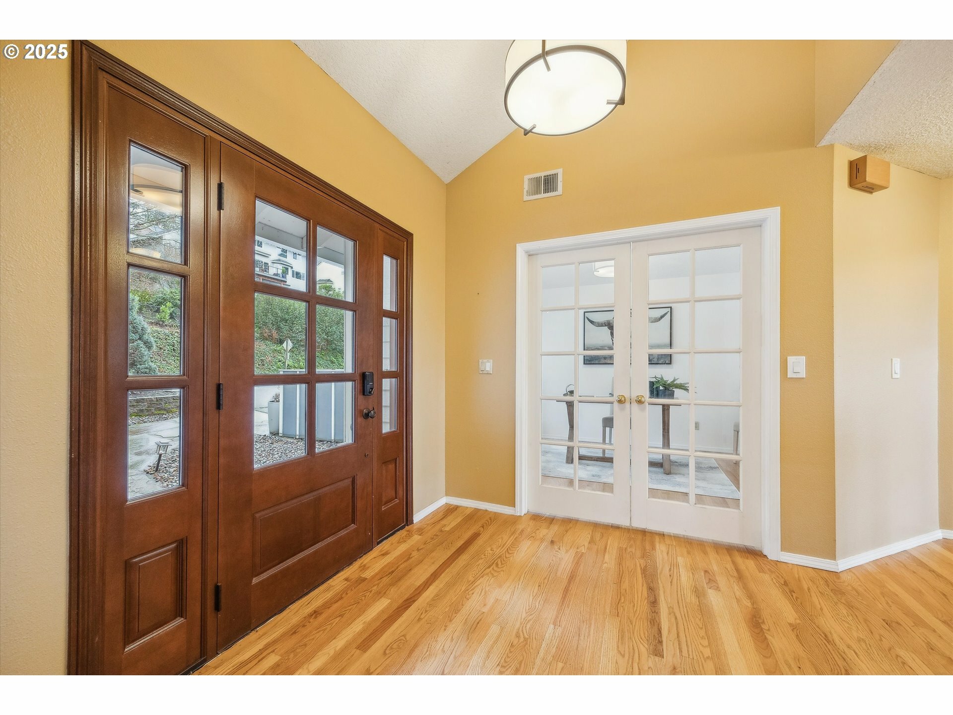Property Photo: 213 Hidalgo St OR 97035