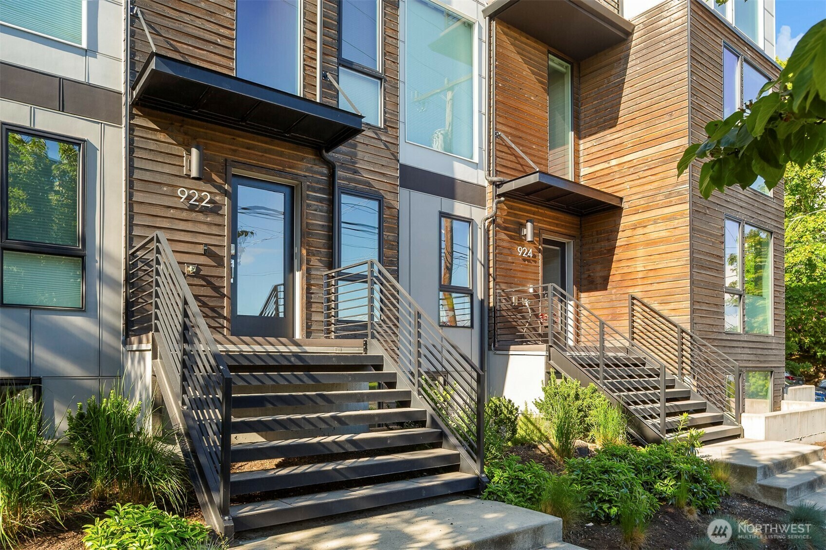 Property Photo: 922 N 36th Street WA 98103
