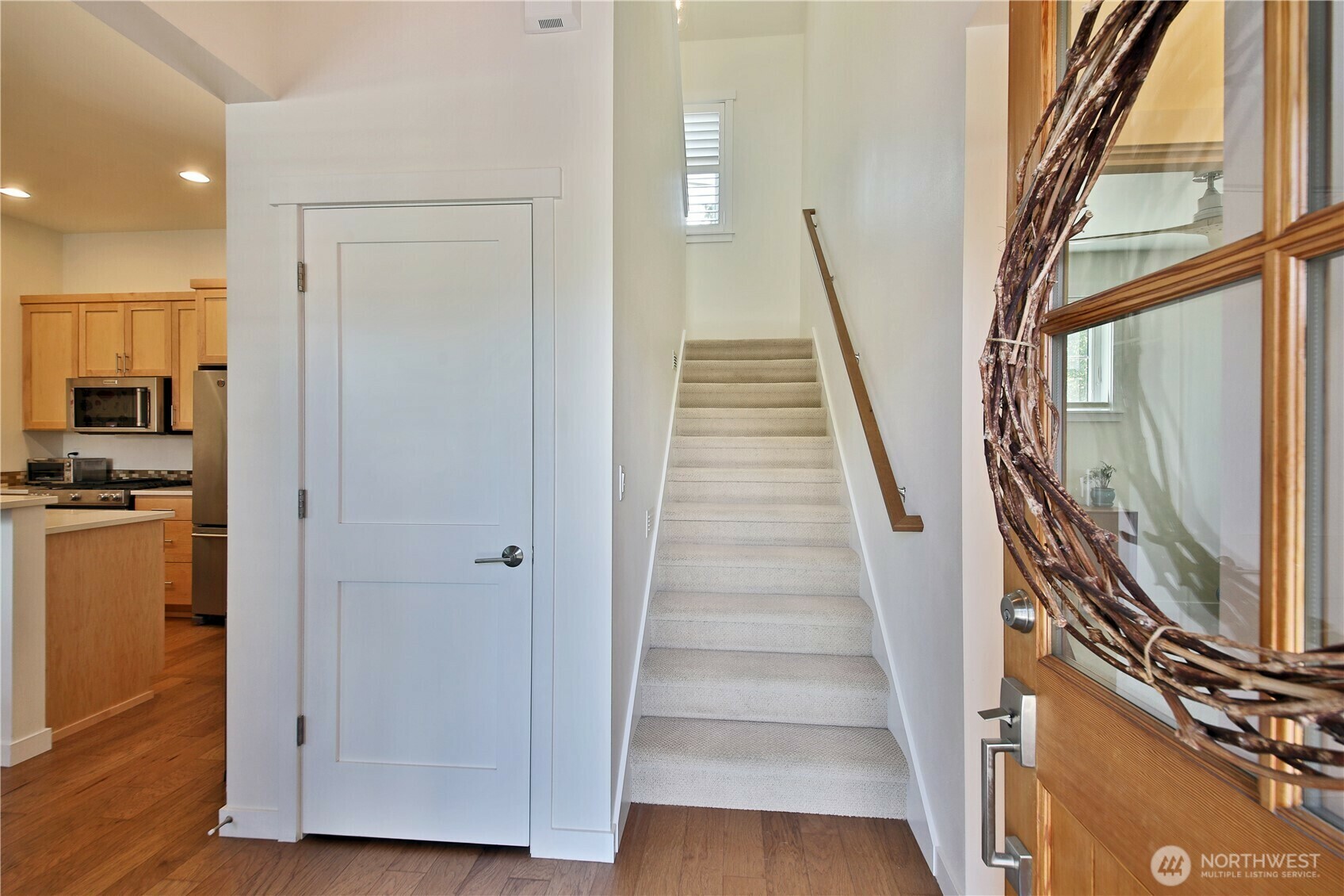 Property Photo: 512 Cascade Avenue B WA 98260