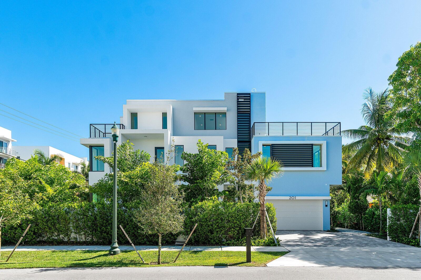 Property Photo:  201 SE 4th Avenue  FL 33483 