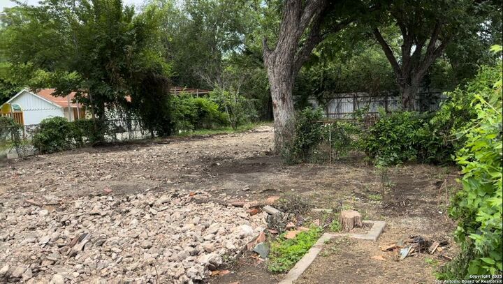 Property Photo:  2001 Iowa  TX 78203 