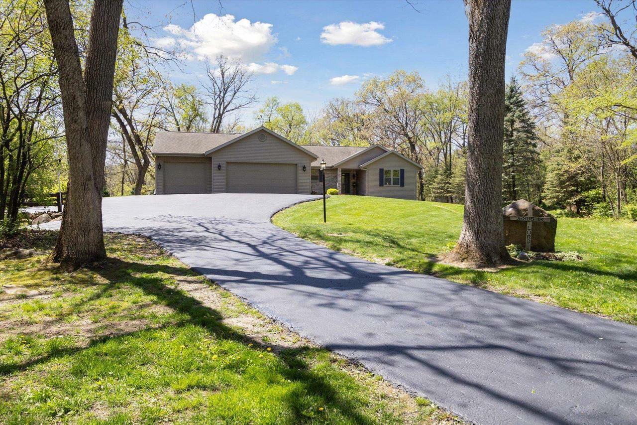 Property Photo: 2015 West Glenmoor Lane WI 53545