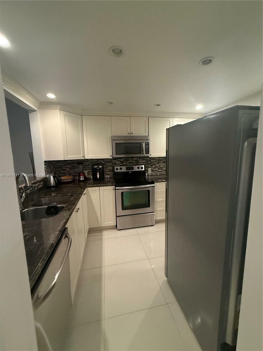 Property Photo: 1500 S Ocean Blvd 508 FL 33062