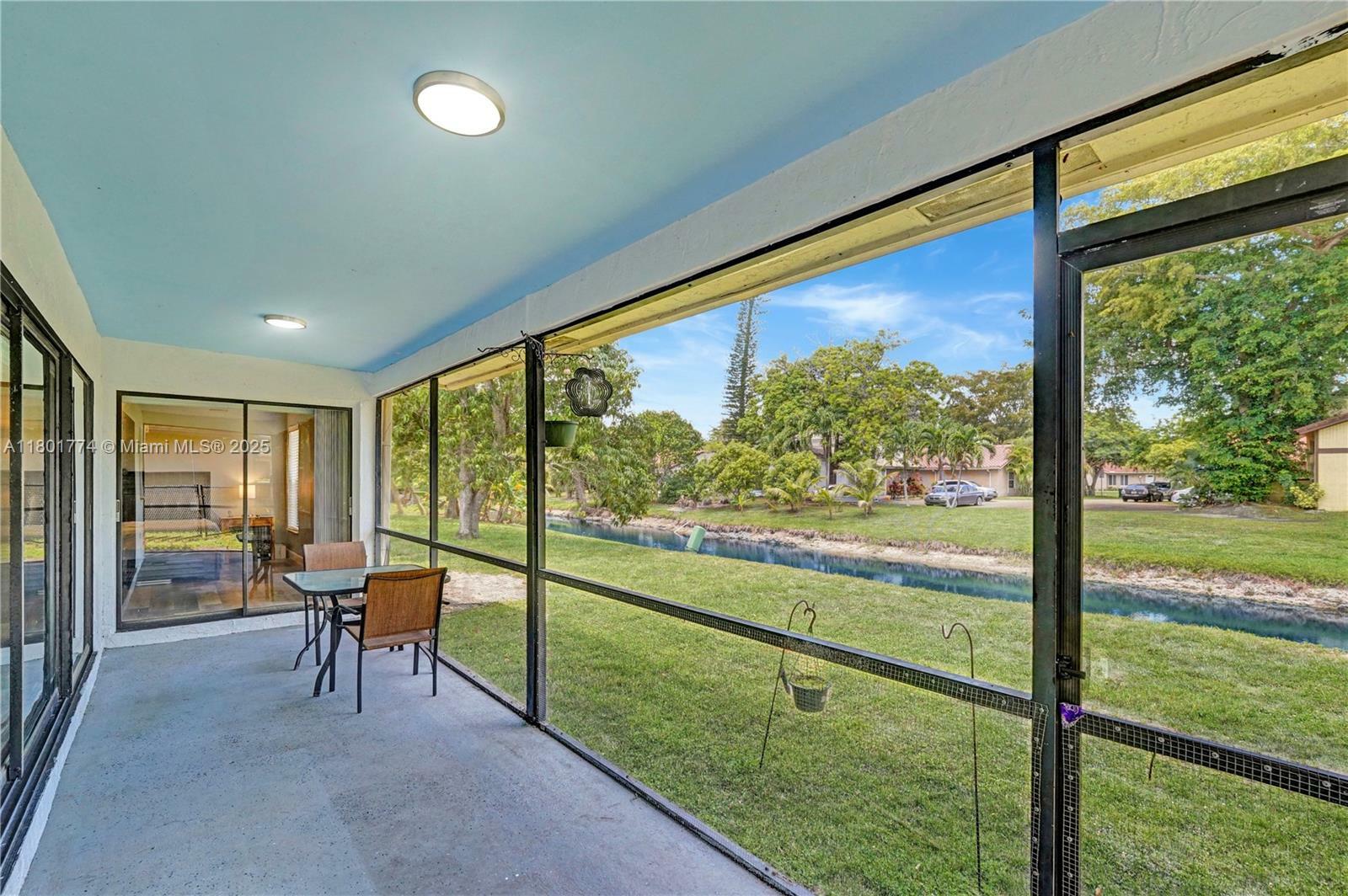 Property Photo: 1253 Spring Cir Dr FL 33071