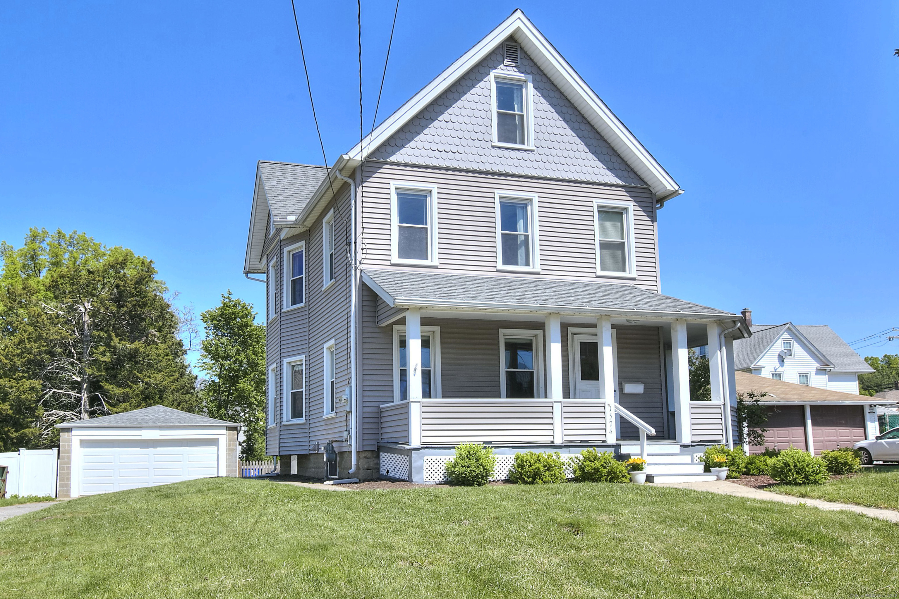 Property Photo: 1574 North Avenue CT 06614