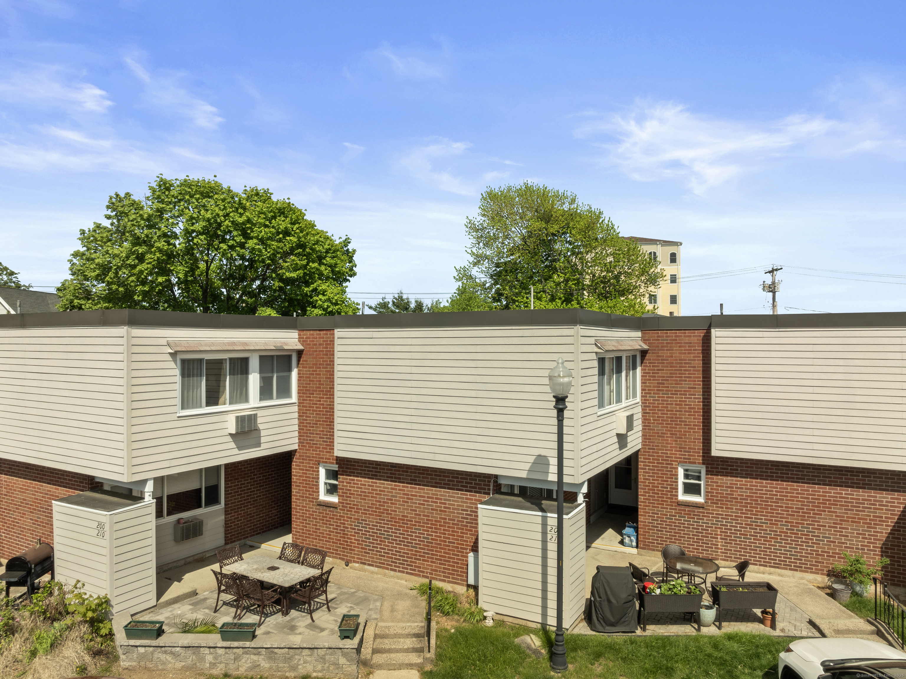 Property Photo: 211 West Walk 211 CT 06516