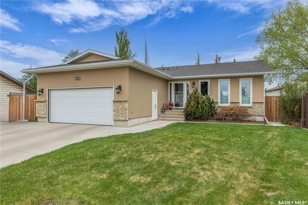 Property Photo: 319 Armstrong Way SK S7N 3M8