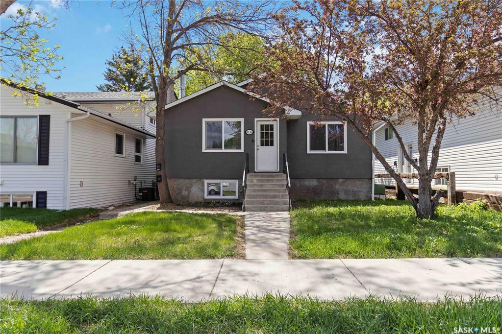 Property Photo:  1136 12th Street E  SK S7H 0E2 
