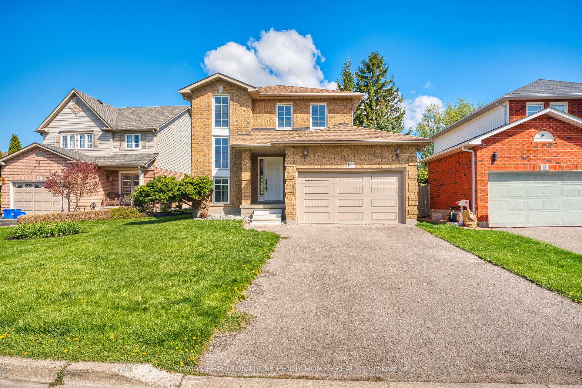 Property Photo: 16 Wabbokish Court ON L1E 2X6