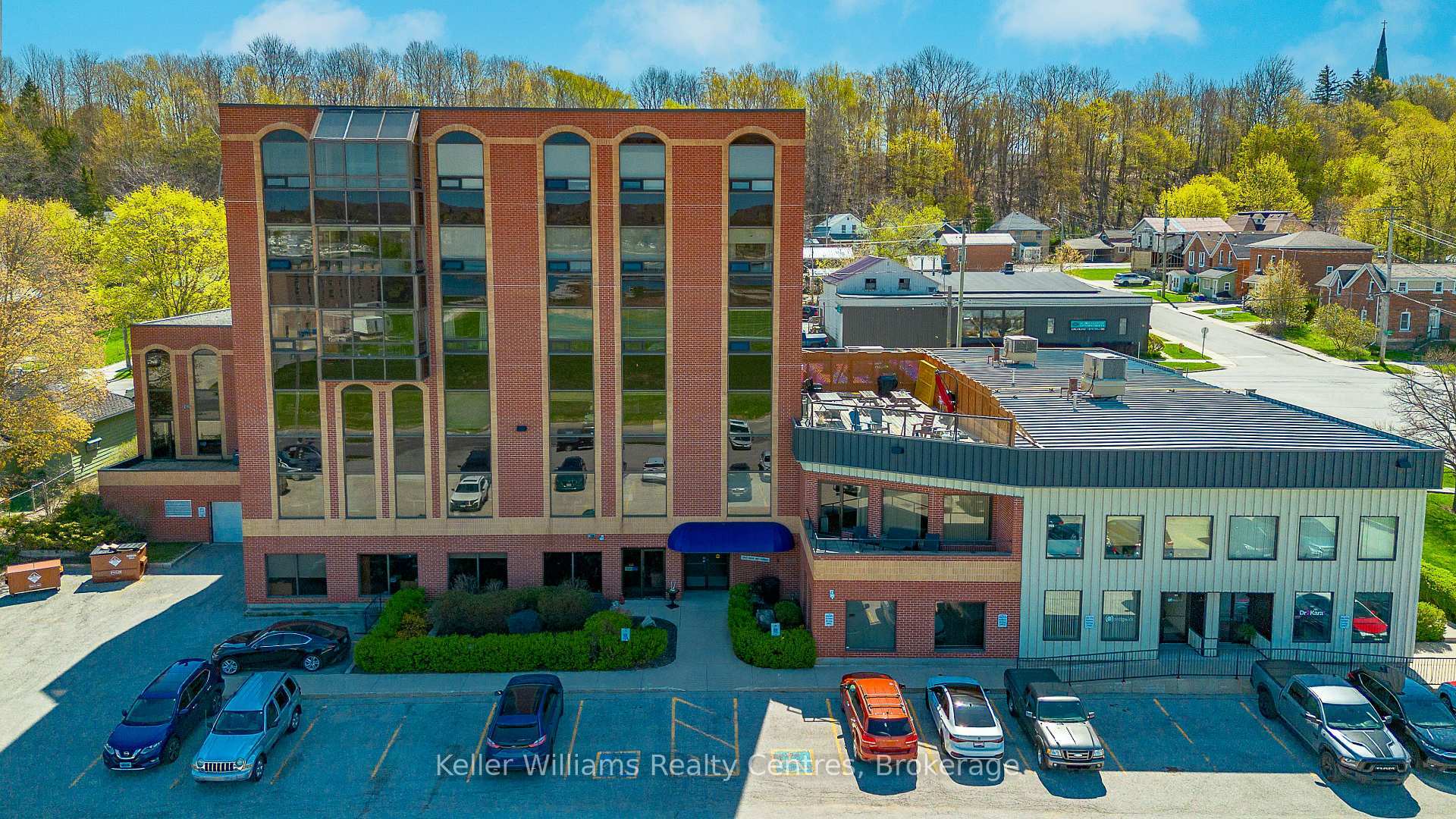 Property Photo: 1717 2nd Avenue E 505 ON N4K 6V4