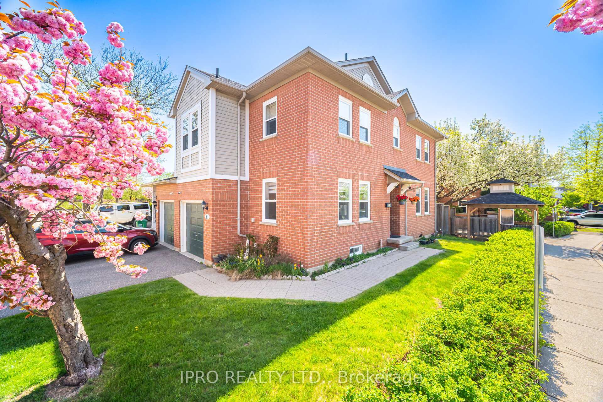 Property Photo: 5659 Glen Erin Drive E 41 ON L5M 5P2