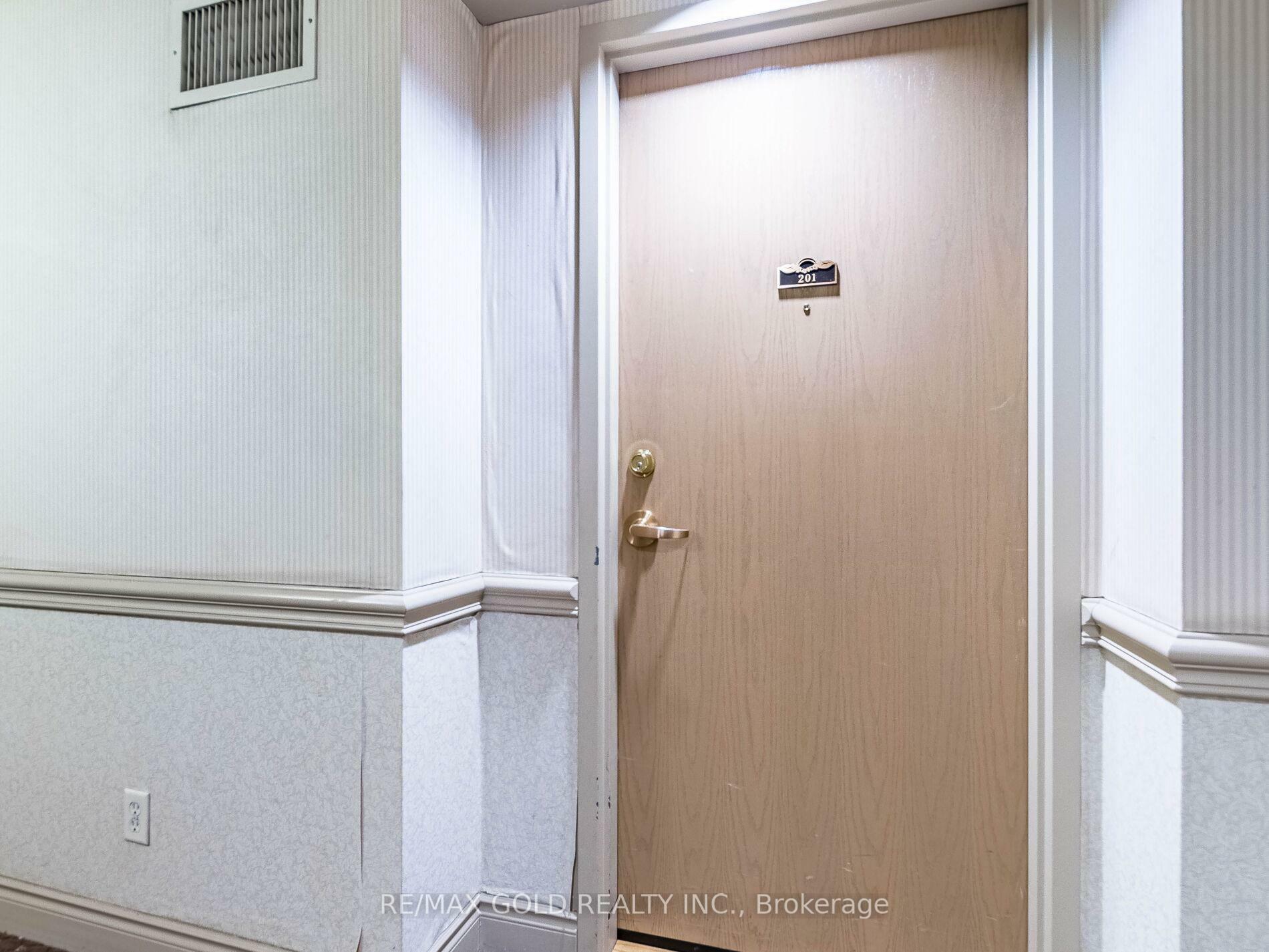 Property Photo:  3 Dayspring Circle 201  ON L6P 1B7 