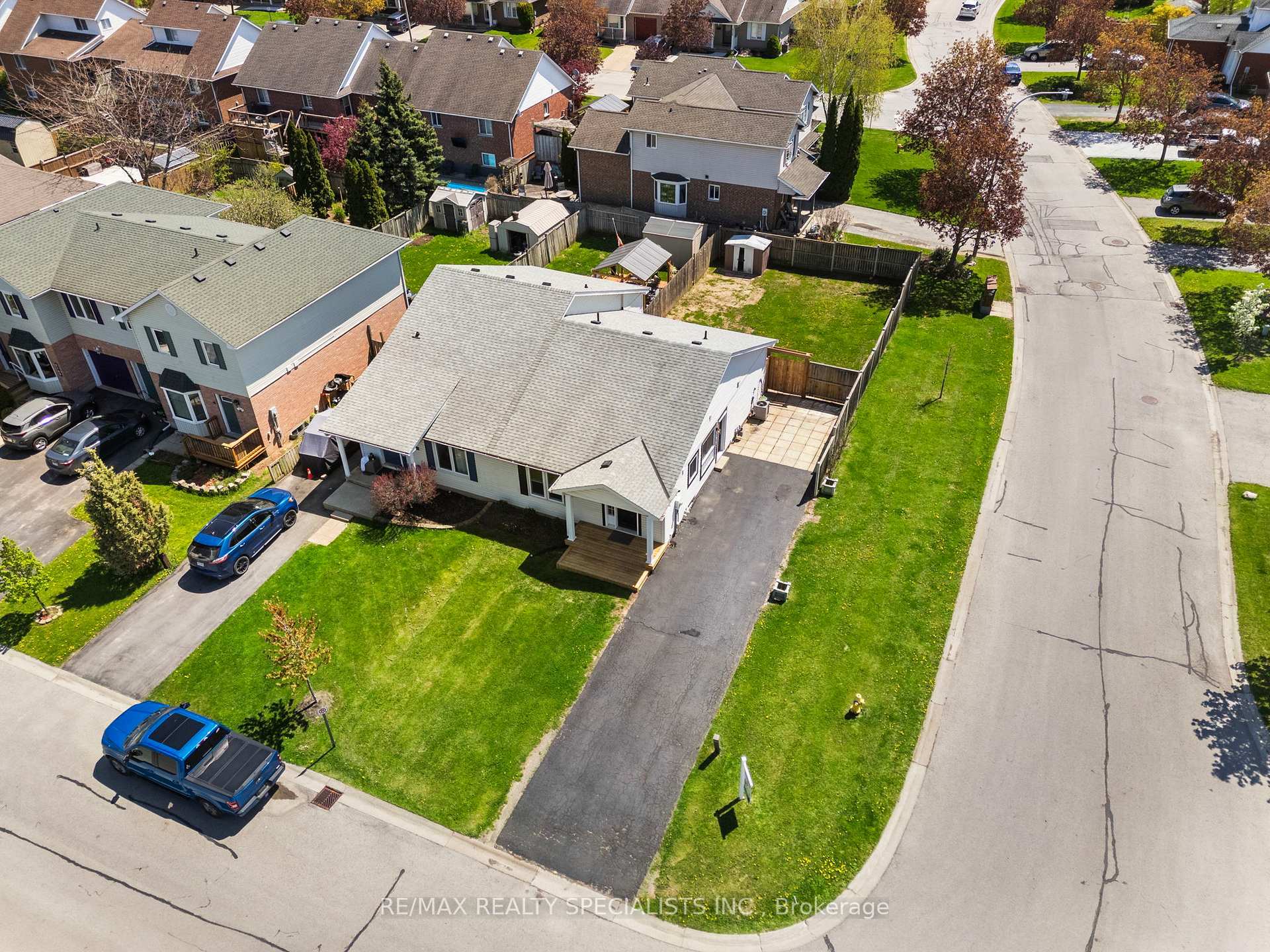 Property Photo: 5166 Mulberry Drive ON L3J 0J6
