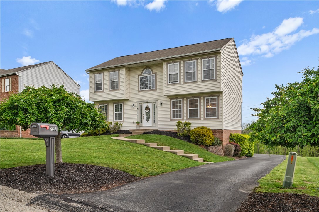 Property Photo: 228 Williamsburg Dr PA 15037