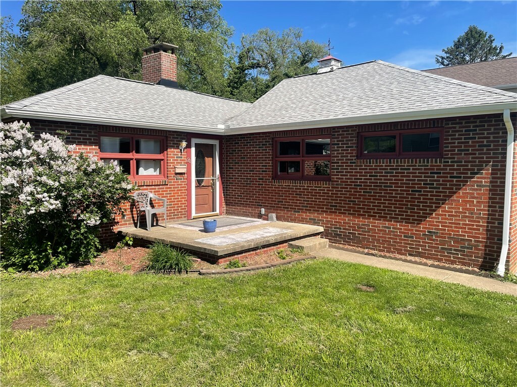 Property Photo: 21 Country Club Boulevard PA 15401
