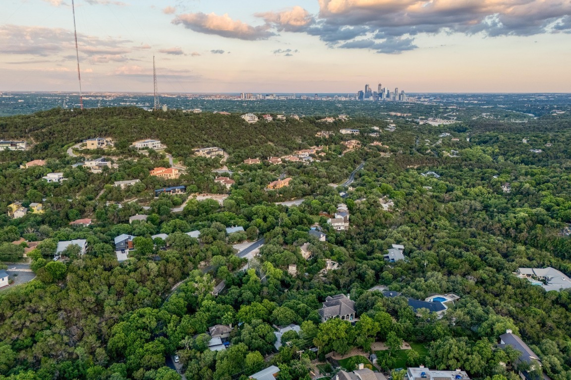 Property Photo: 907 The High Road TX 78746