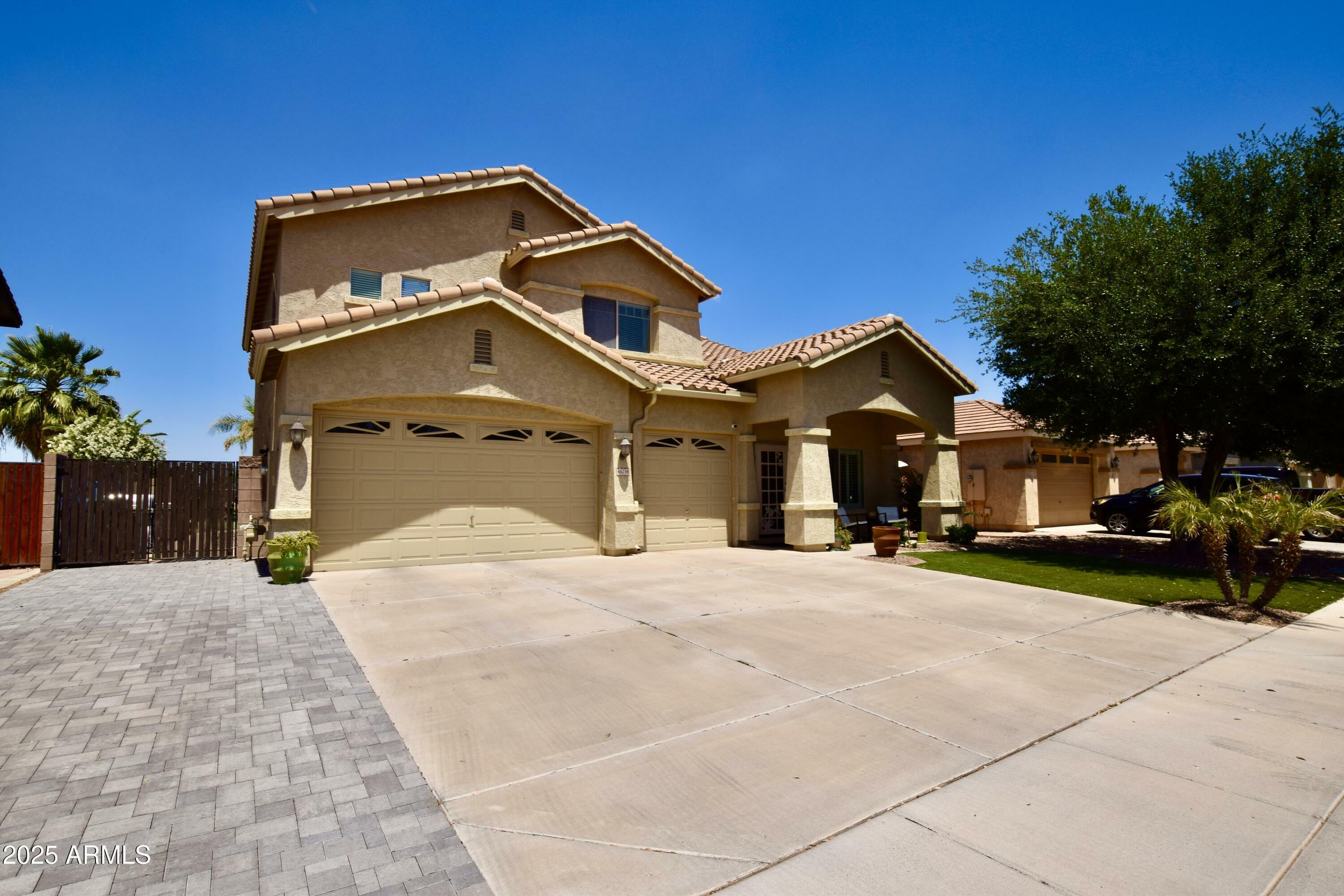 Property Photo: 44236 W Adobe Circle AZ 85139
