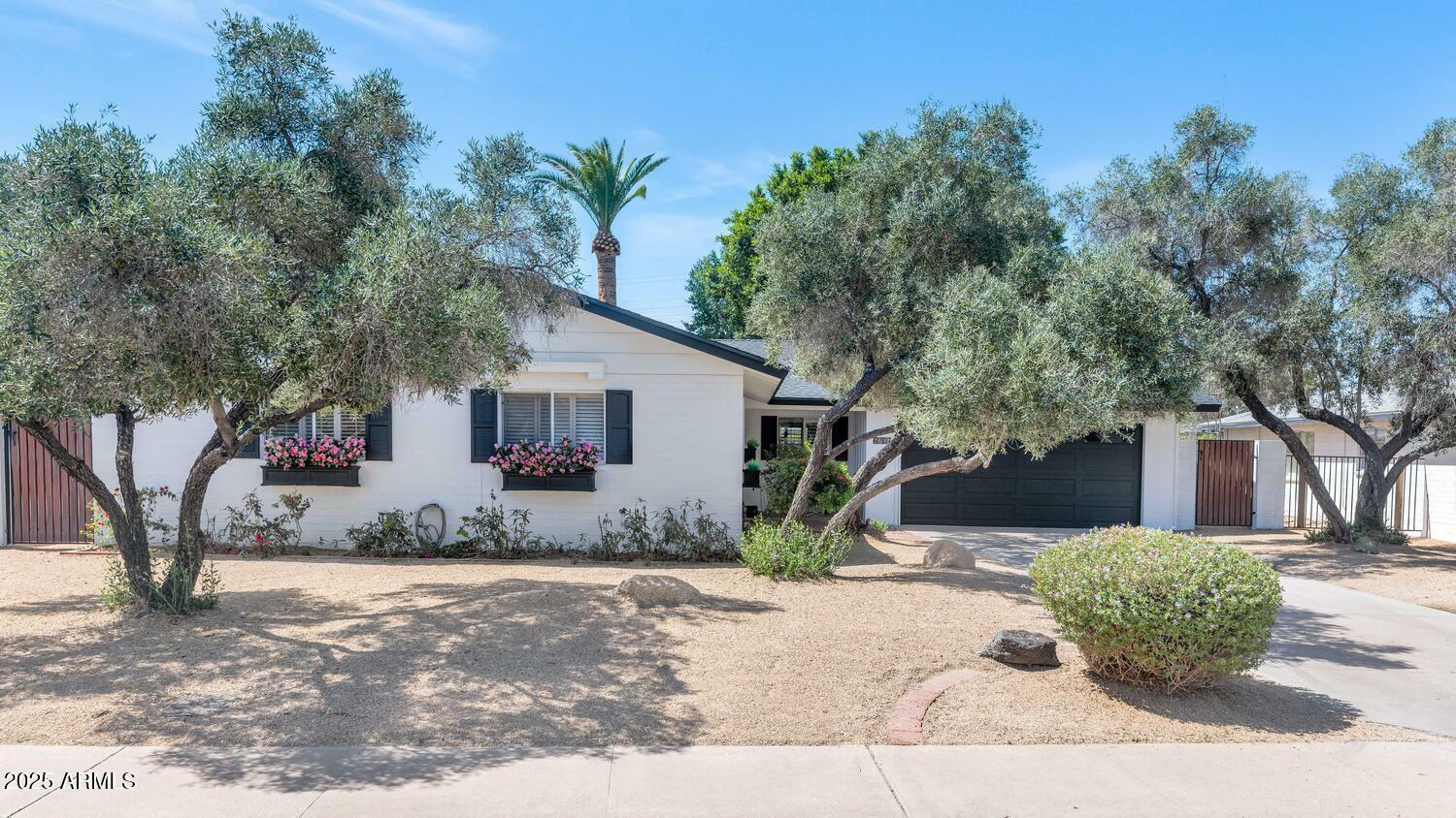 Property Photo: 6207 E Rose Circle Drive AZ 85251