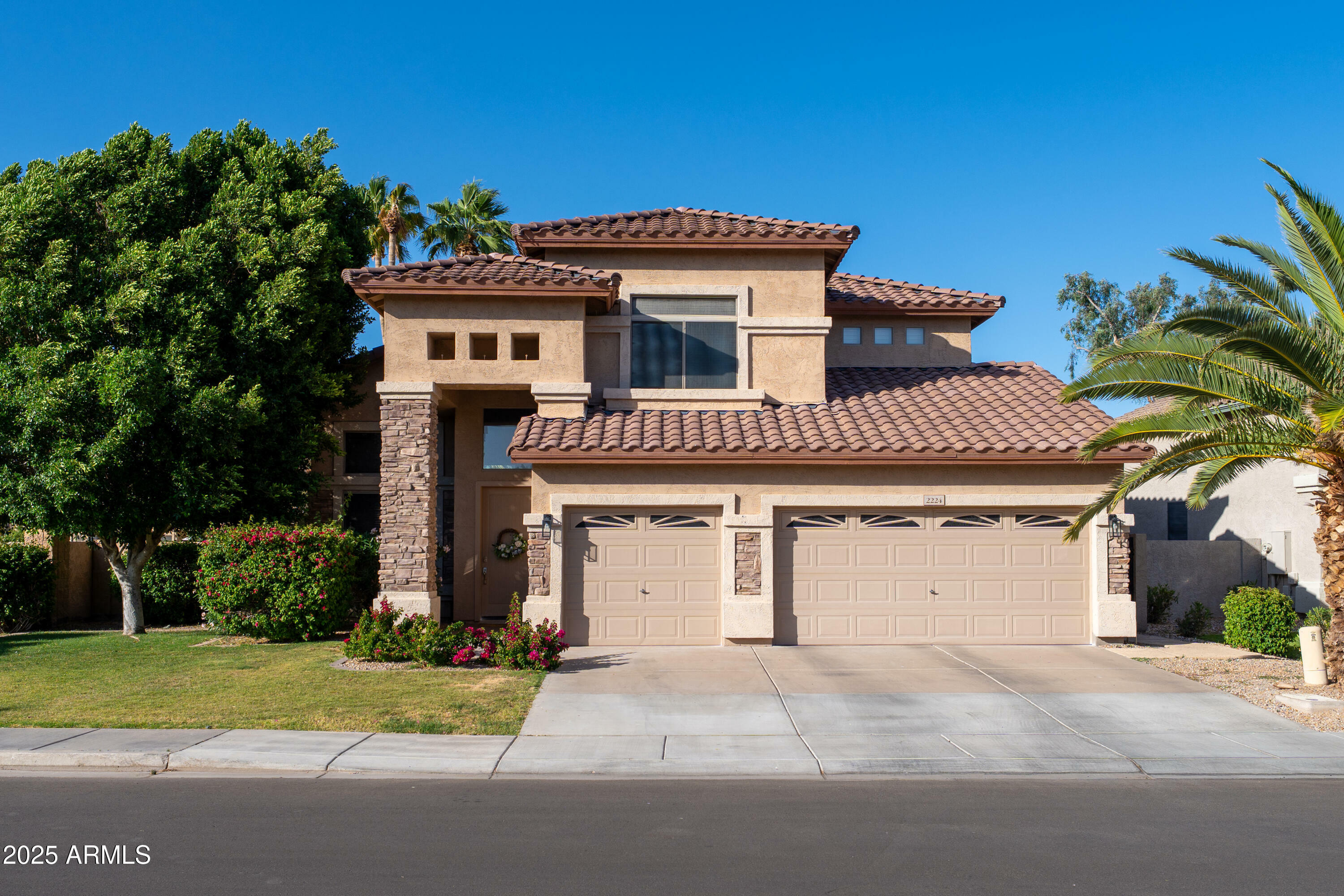 Property Photo:  2224 W Olive Way  AZ 85248 