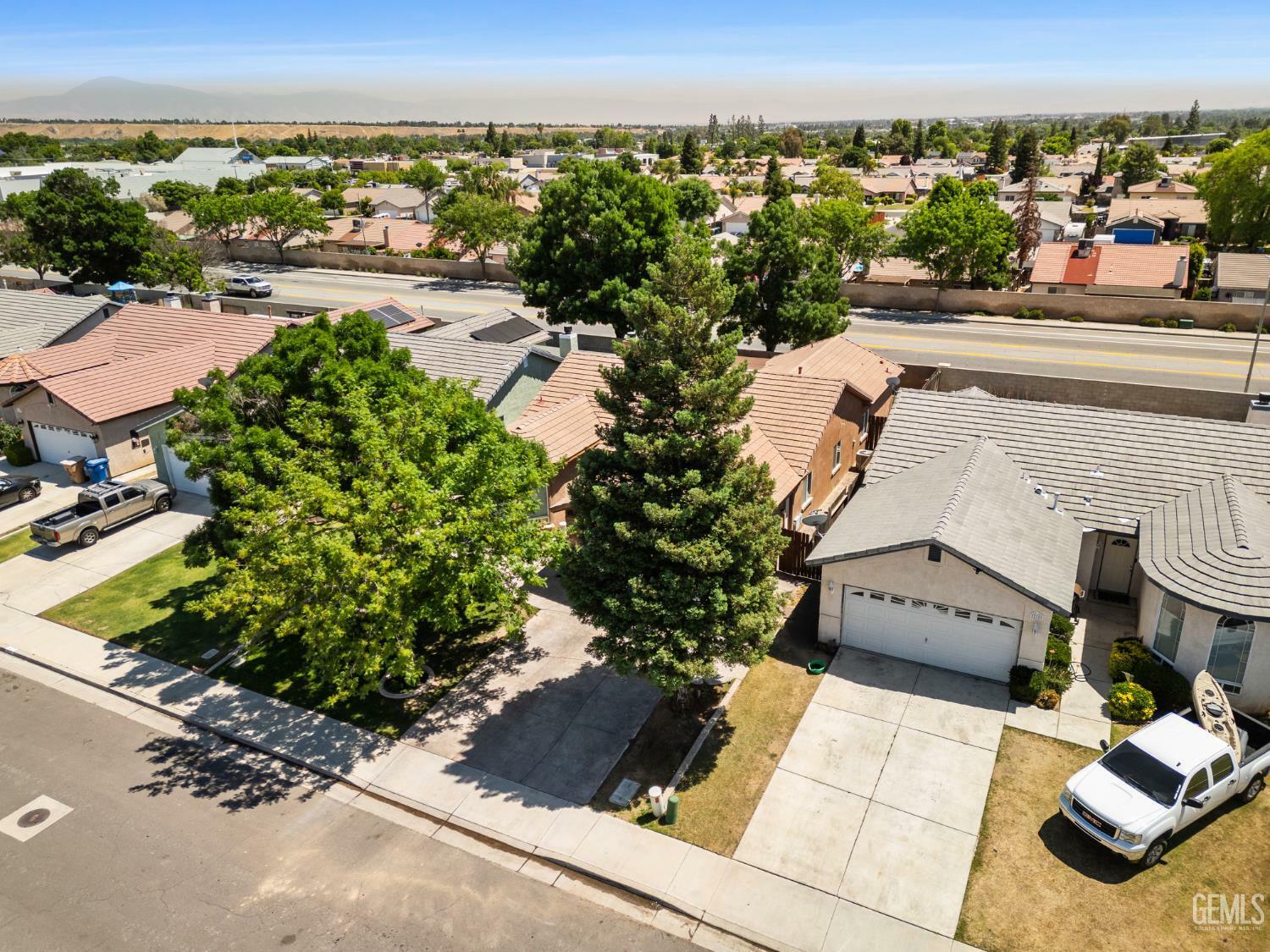 Property Photo: 231 Sunny Meadow Drive CA 93308