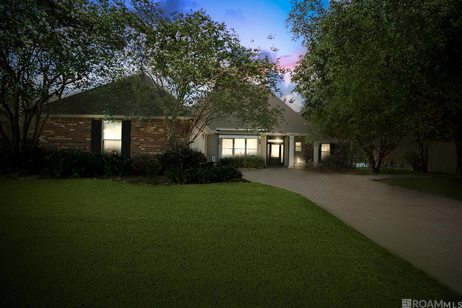 Property Photo: 19025 Vignes Lake Ave LA 70817