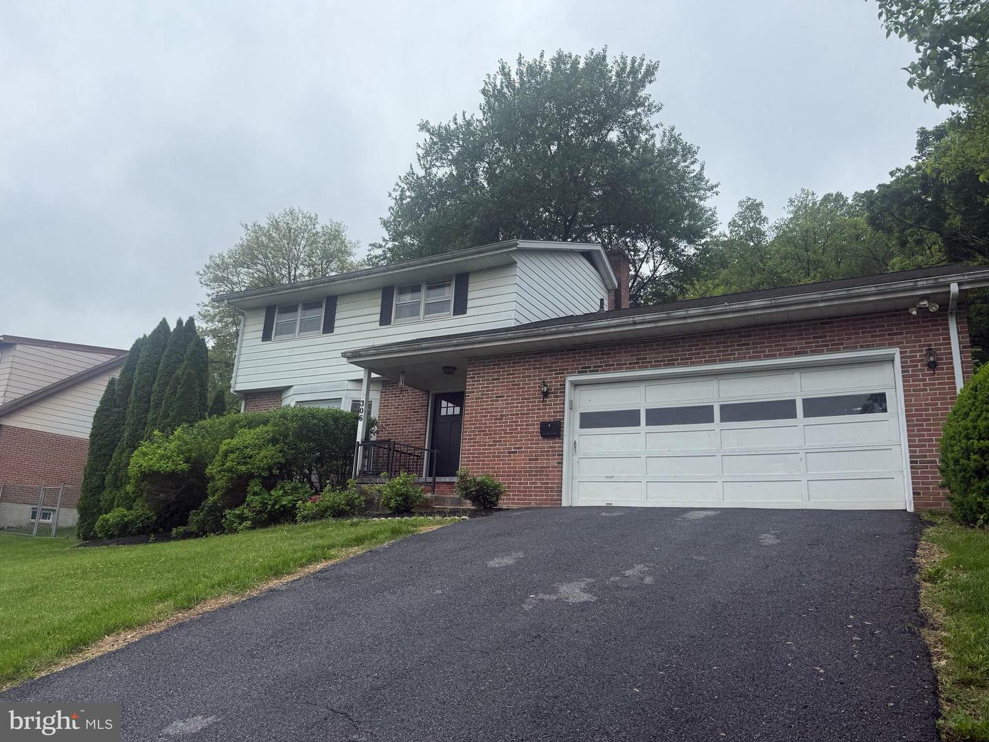 Property Photo: 306 E Broad Street PA 19607