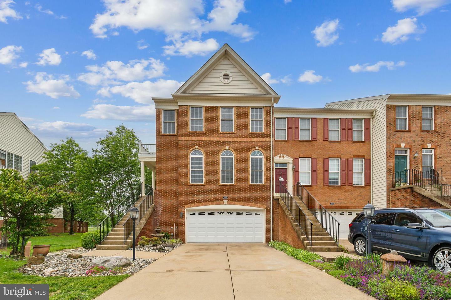 Property Photo: 22615 Upperville Heights Square VA 20148