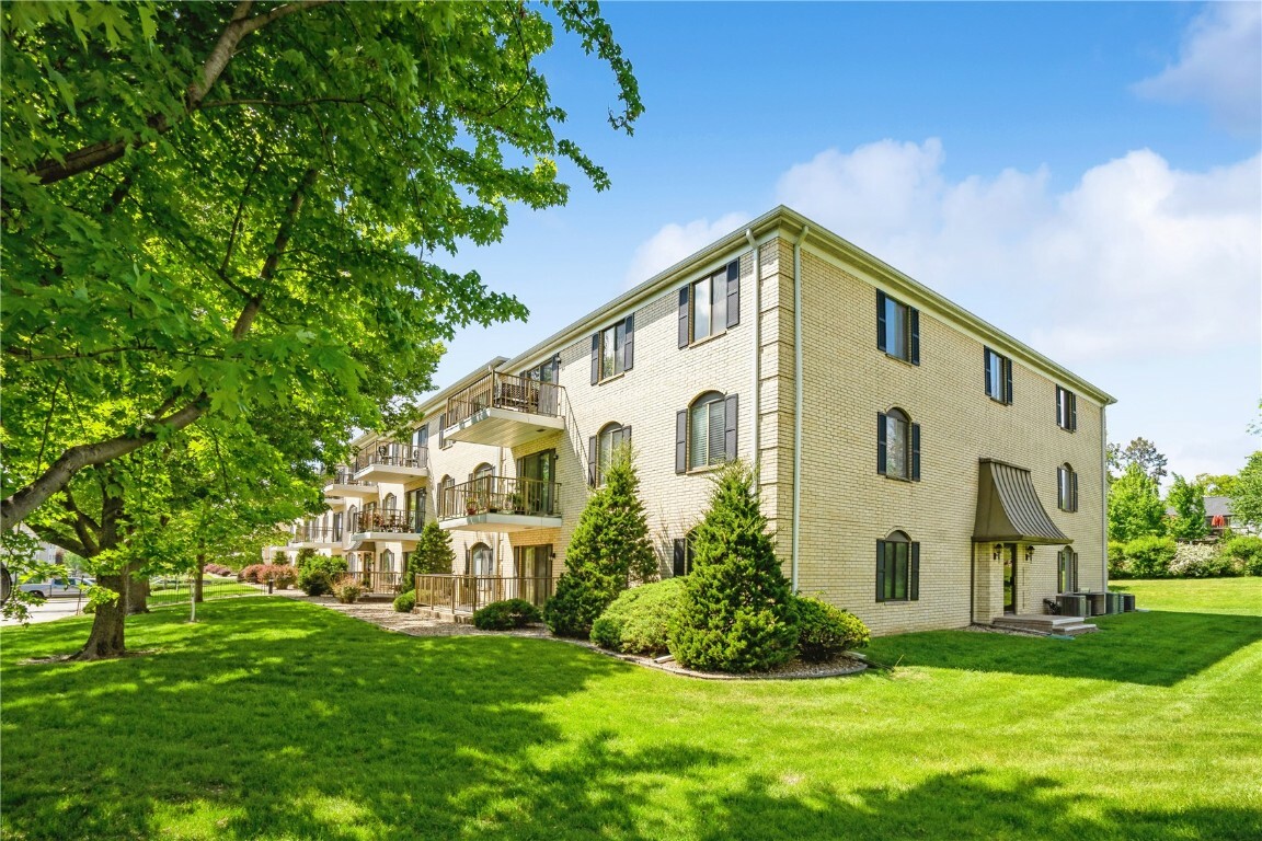 Property Photo:  2135 1st Avenue SE 215  IA 52403 