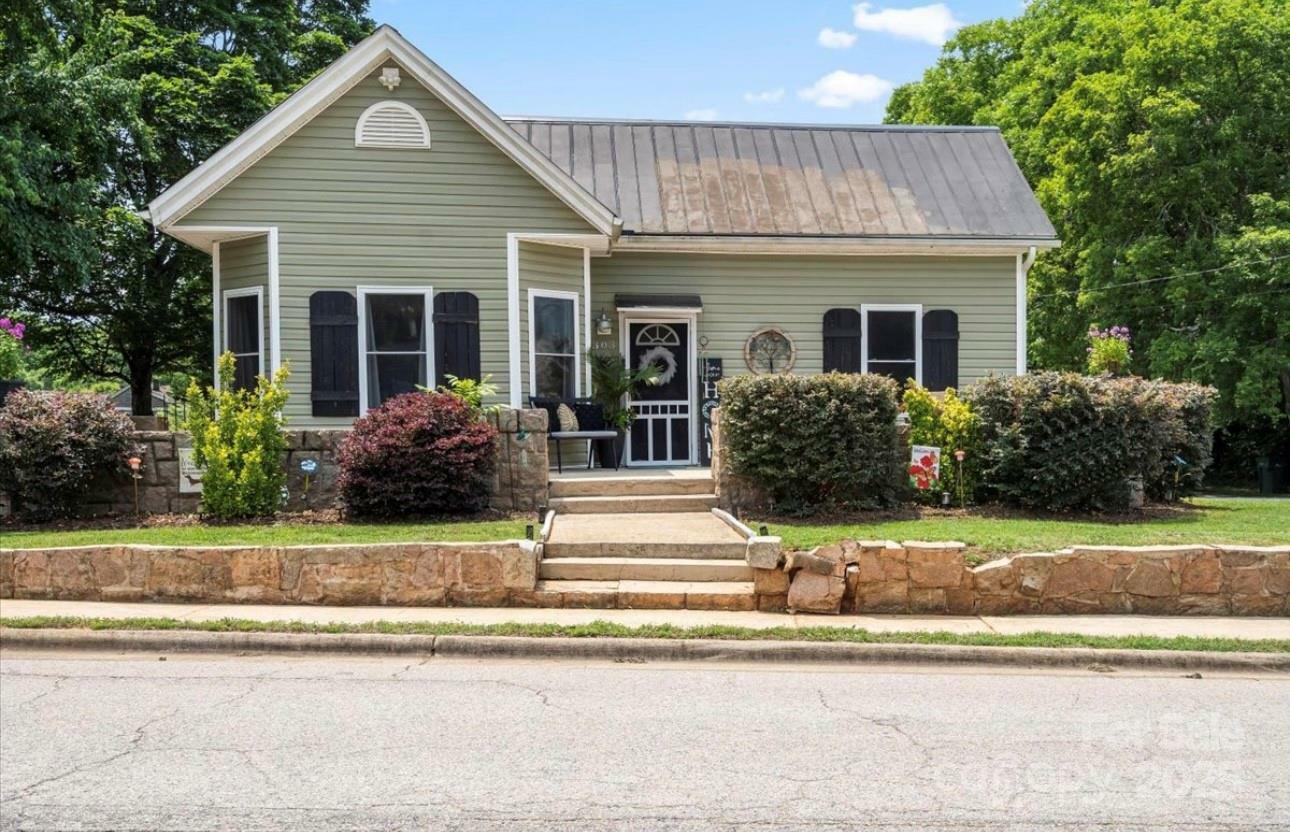 Property Photo: 303 N Main Street N NC 28146