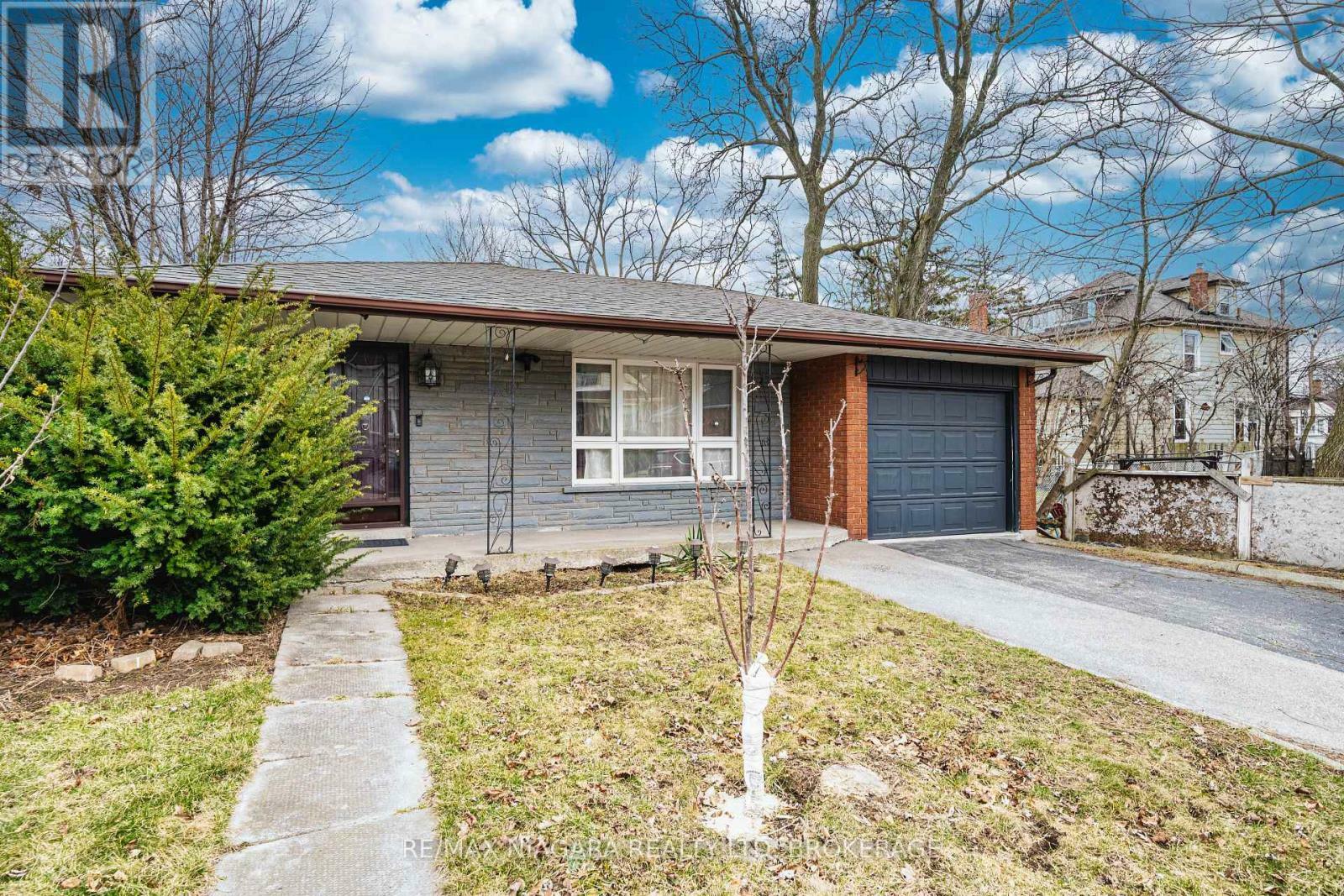 Property Photo: 225 West 2nd Street ON L9C 3G3