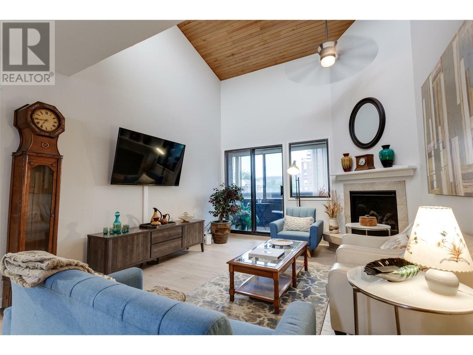 Property Photo: 1056 Bernard Avenue 305 BC V1Y 8L7