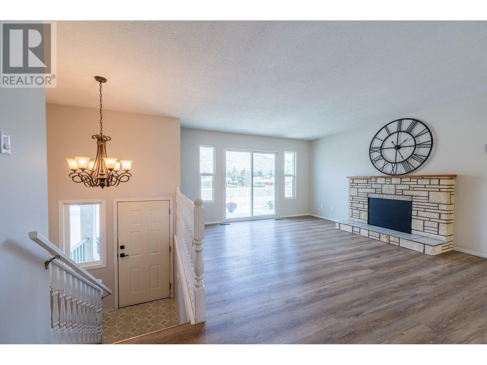 Property Photo: 1561 Parkcrest Avenue BC V2B 4W6