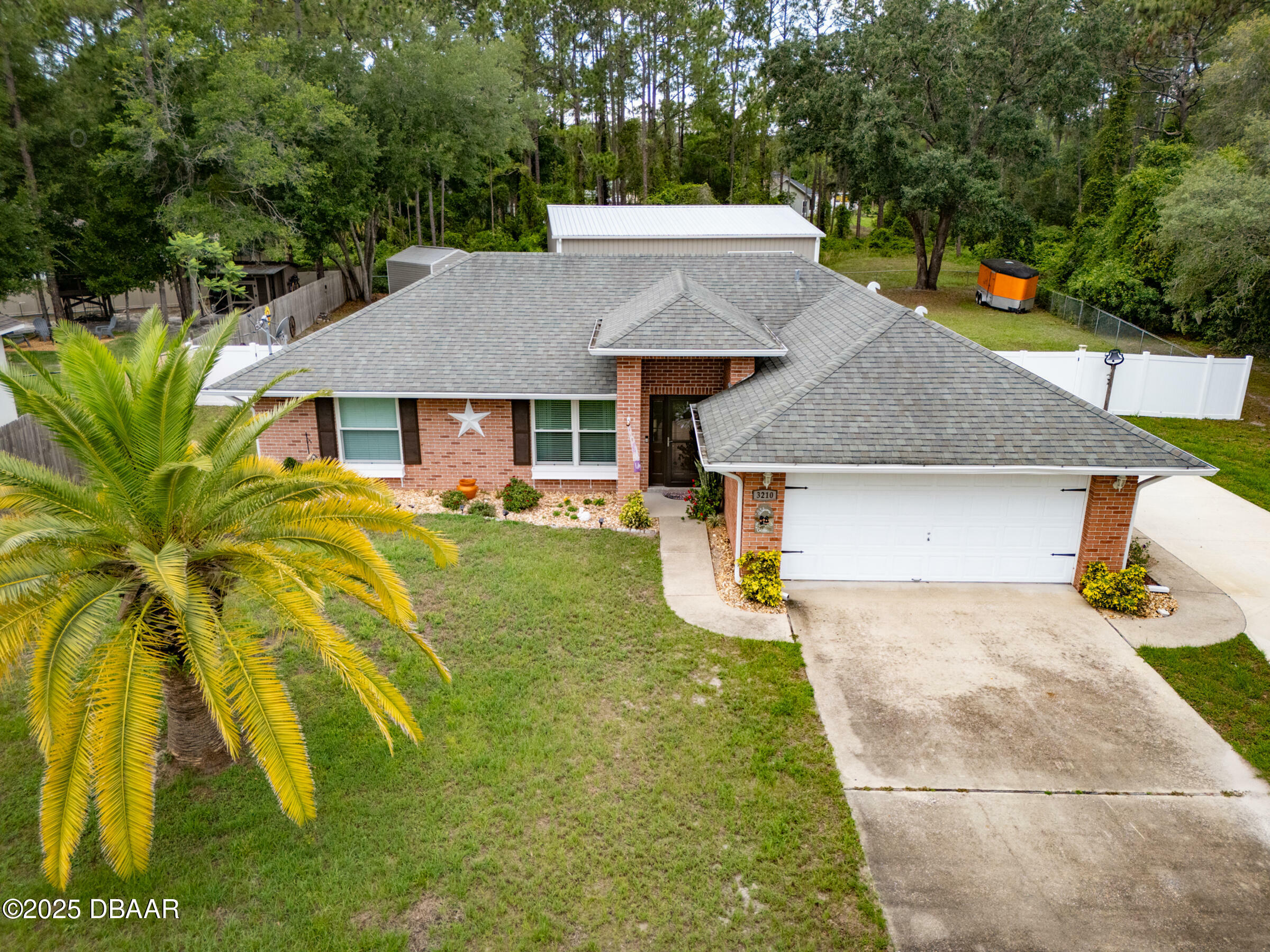 Property Photo: 3210 Whitehorse Court FL 32738