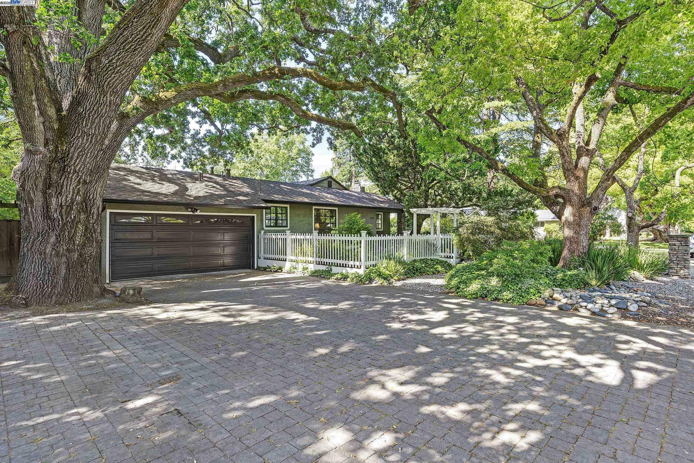 Property Photo: 203 Roberta Ave CA 94523
