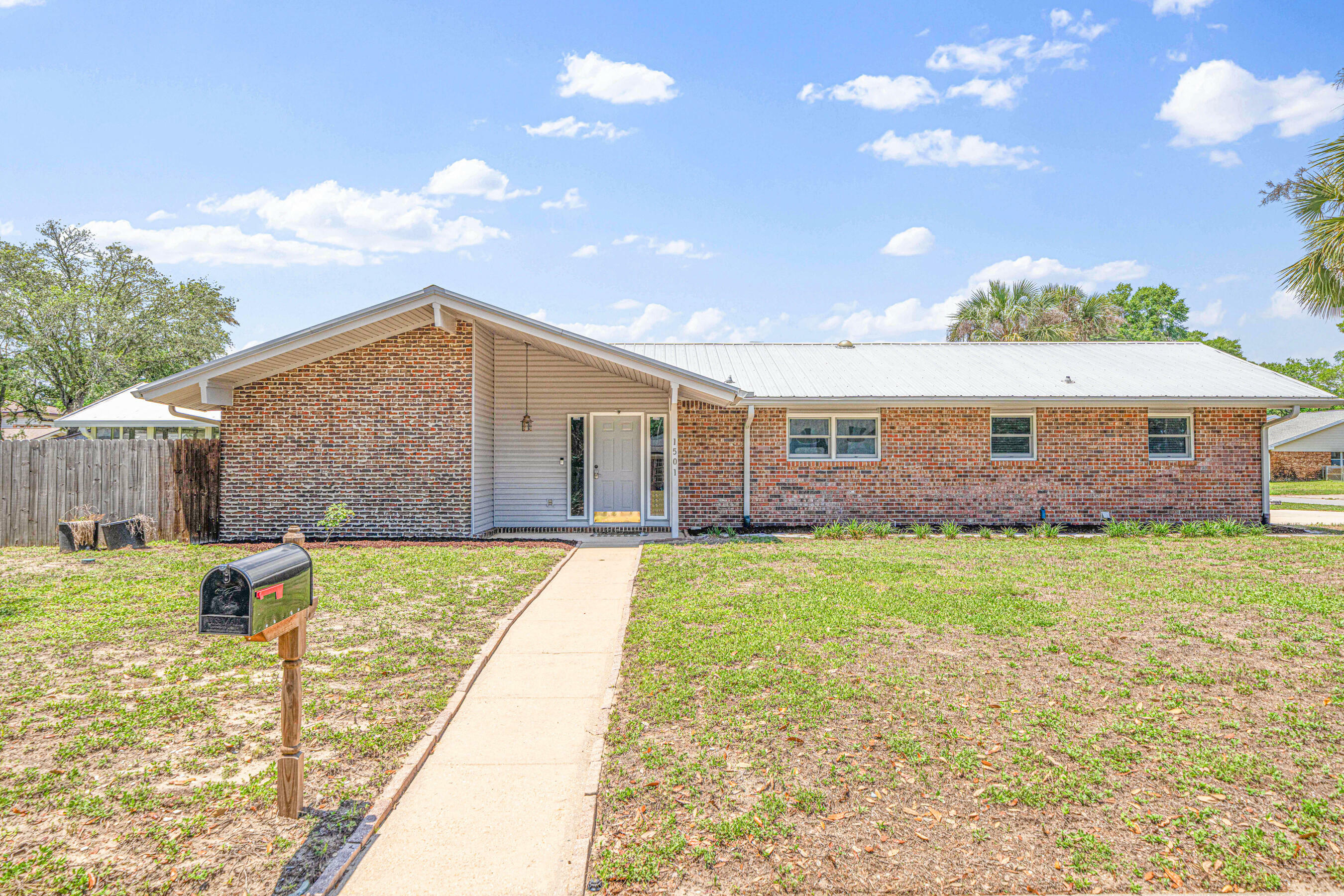 Property Photo: 1501 Royal Palm Drive FL 32578