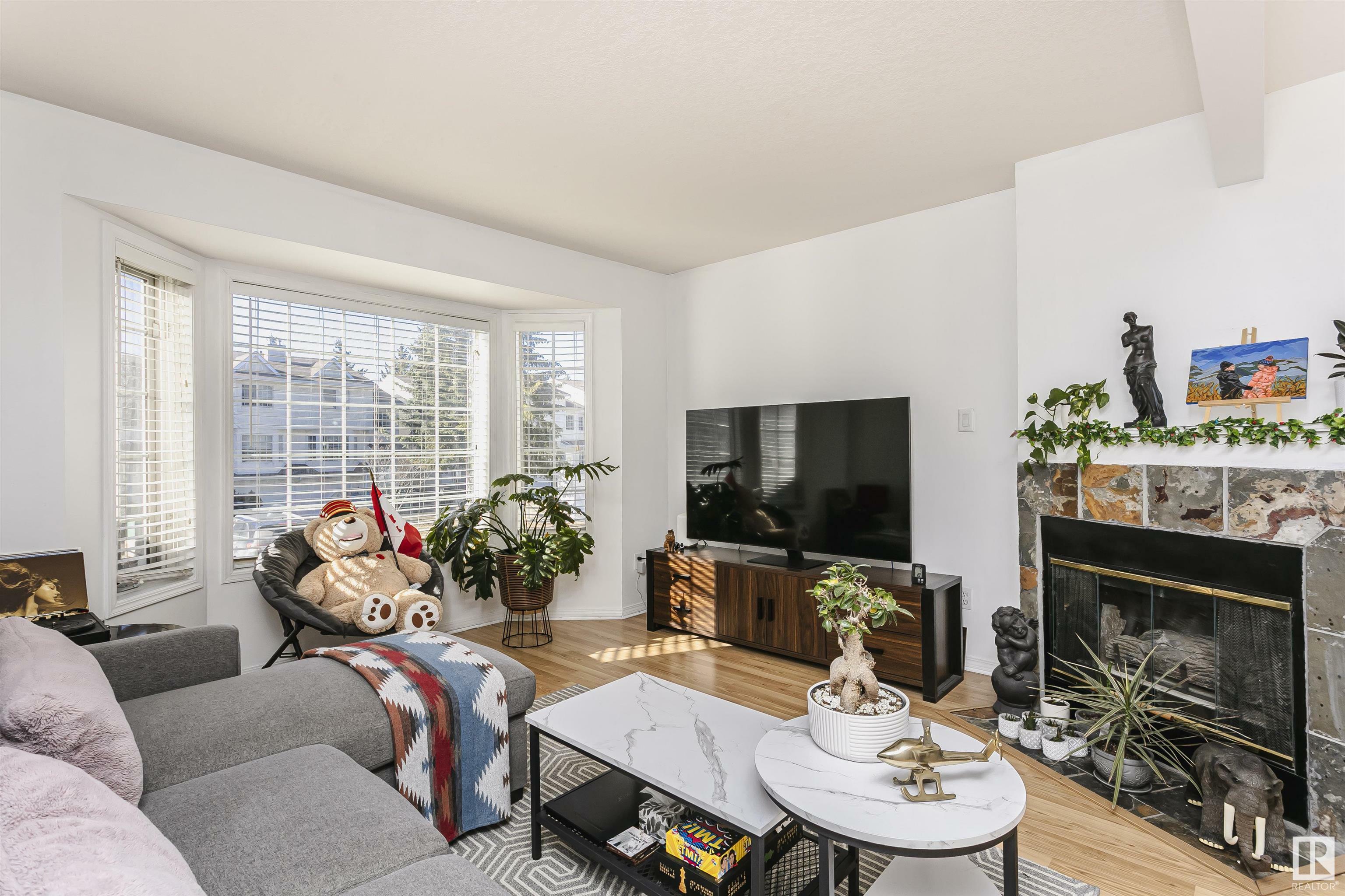 9775 176 Street NW  Edmonton AB T5T 6B3 photo
