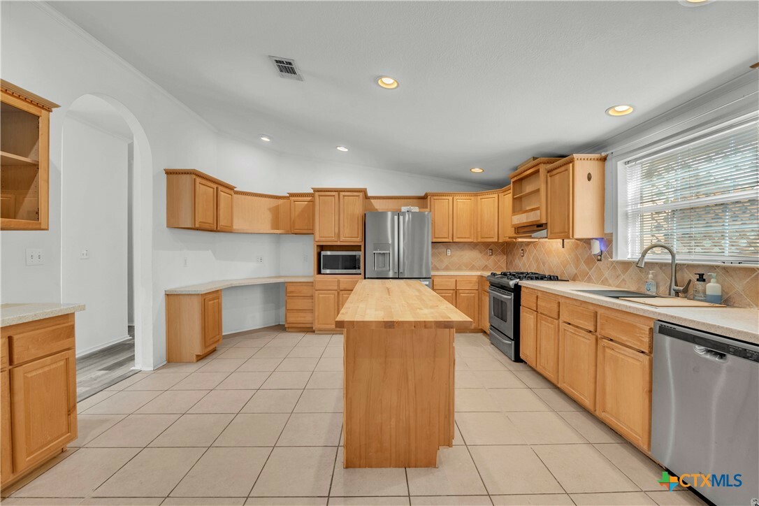 Property Photo: 105 Holman Circle TX 76528