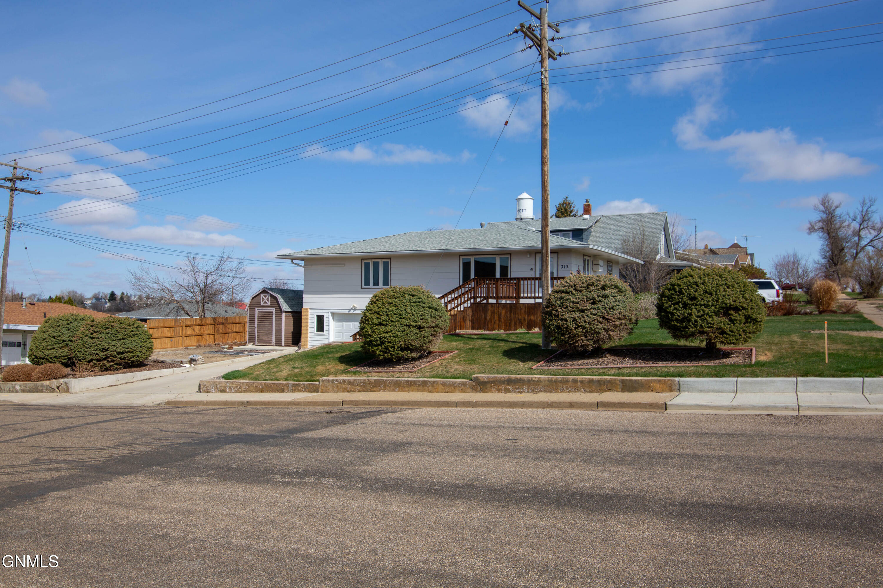 Property Photo:  312 E 3rd Street  ND 58646 