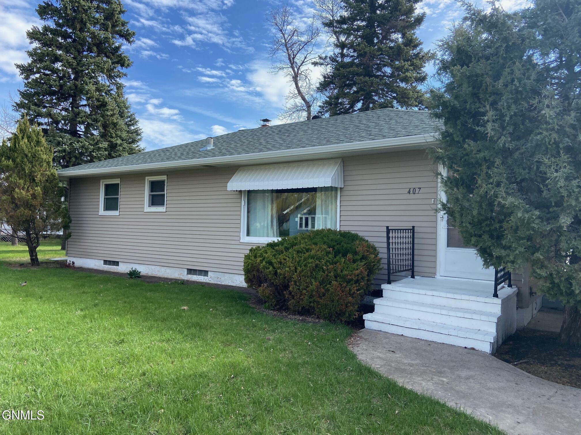 Property Photo: 407 Cleveland Street ND 58027