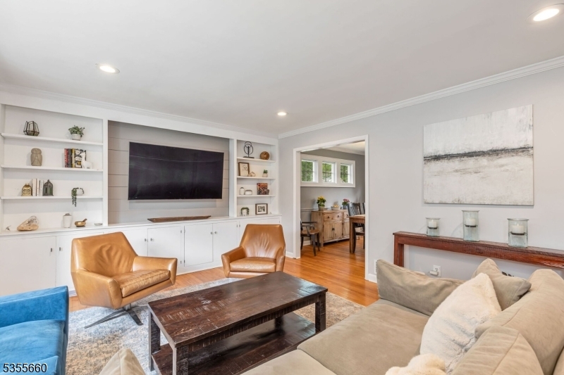 Property Photo: 5 Oak Ct NJ 07023