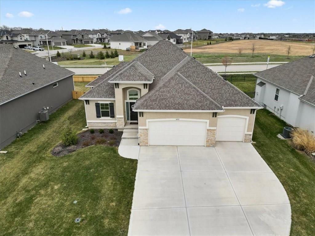 Property Photo: 16521 S Stagecoach Street KS 66062